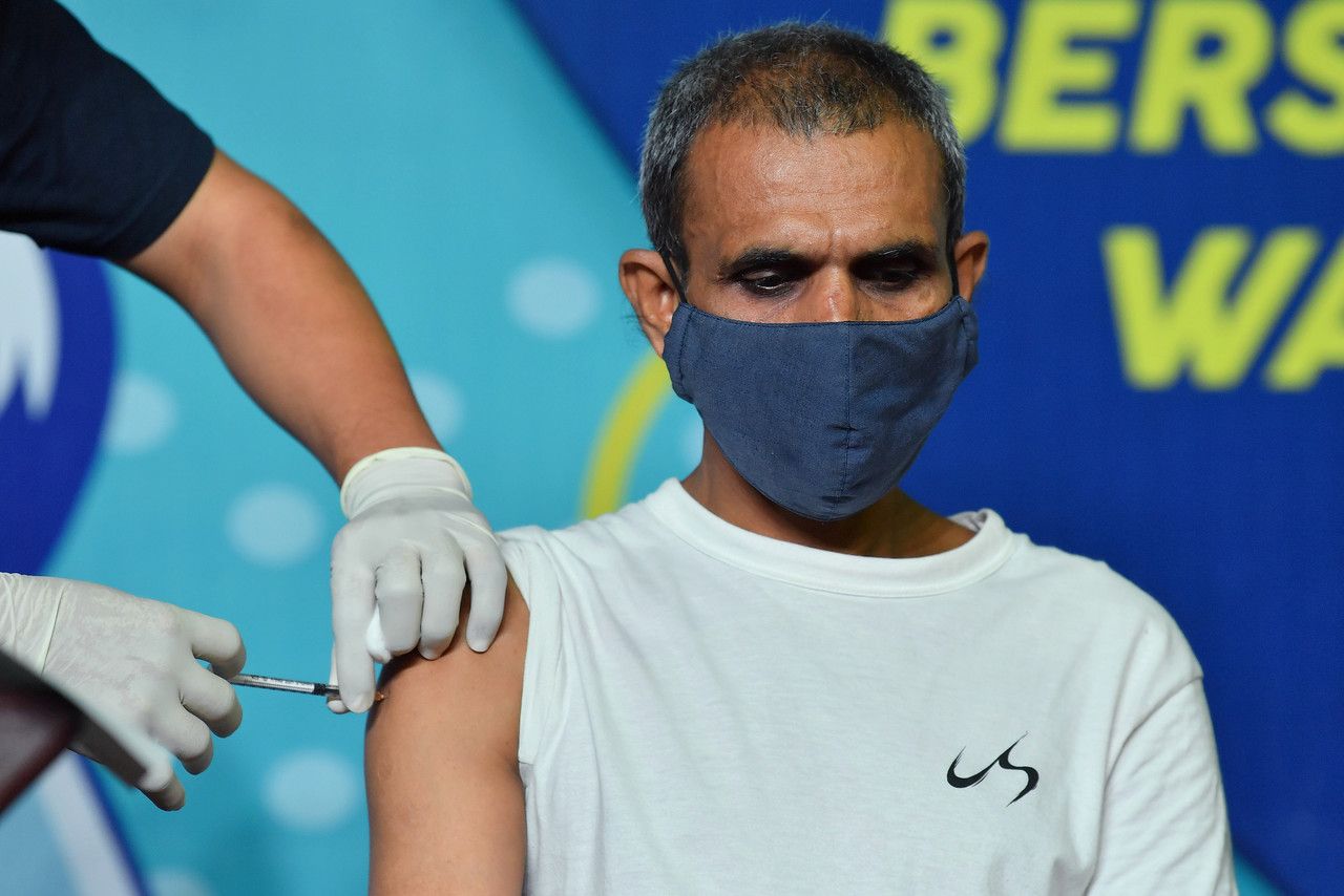 Hampir 35 peratus populasi lengkap dos vaksin