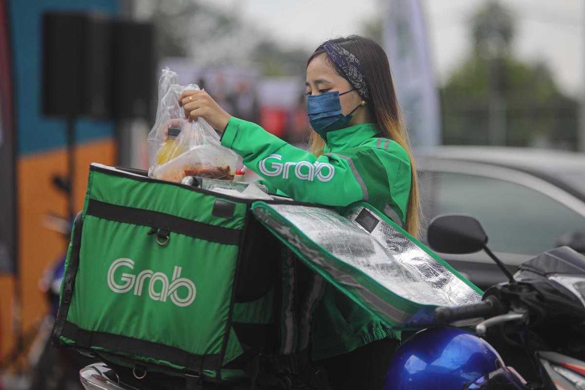 Gadis jadi penghantar makanan, simpan wang untuk berkahwin