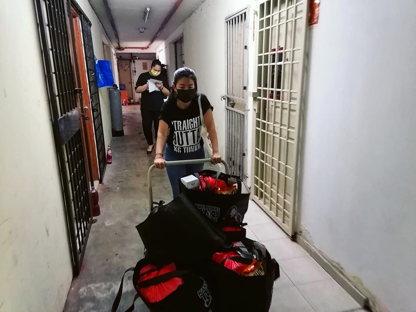 林怡威专访（2）：凝聚道道微光  为贫户聚起战疫希望   