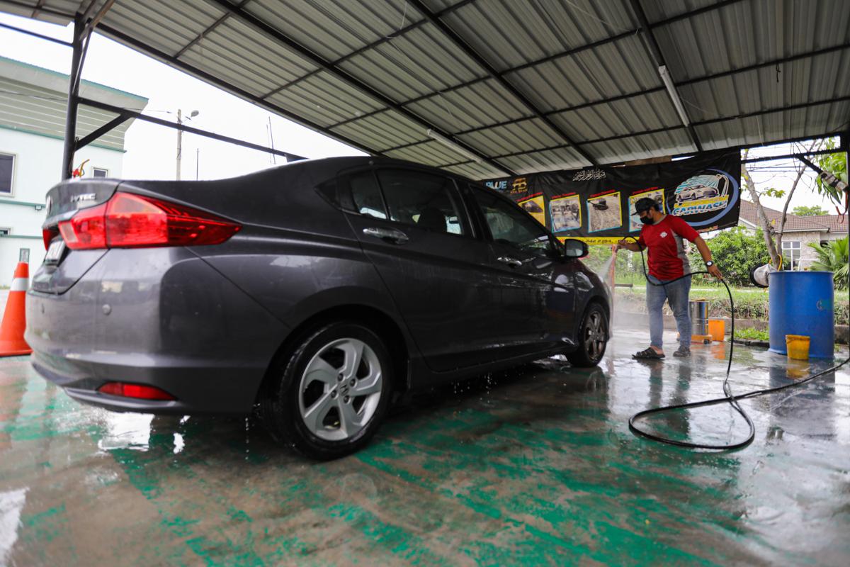 Pemilik lega pusat cuci kenderaan operasi semula, pelanggan serbu sejurus dibuka