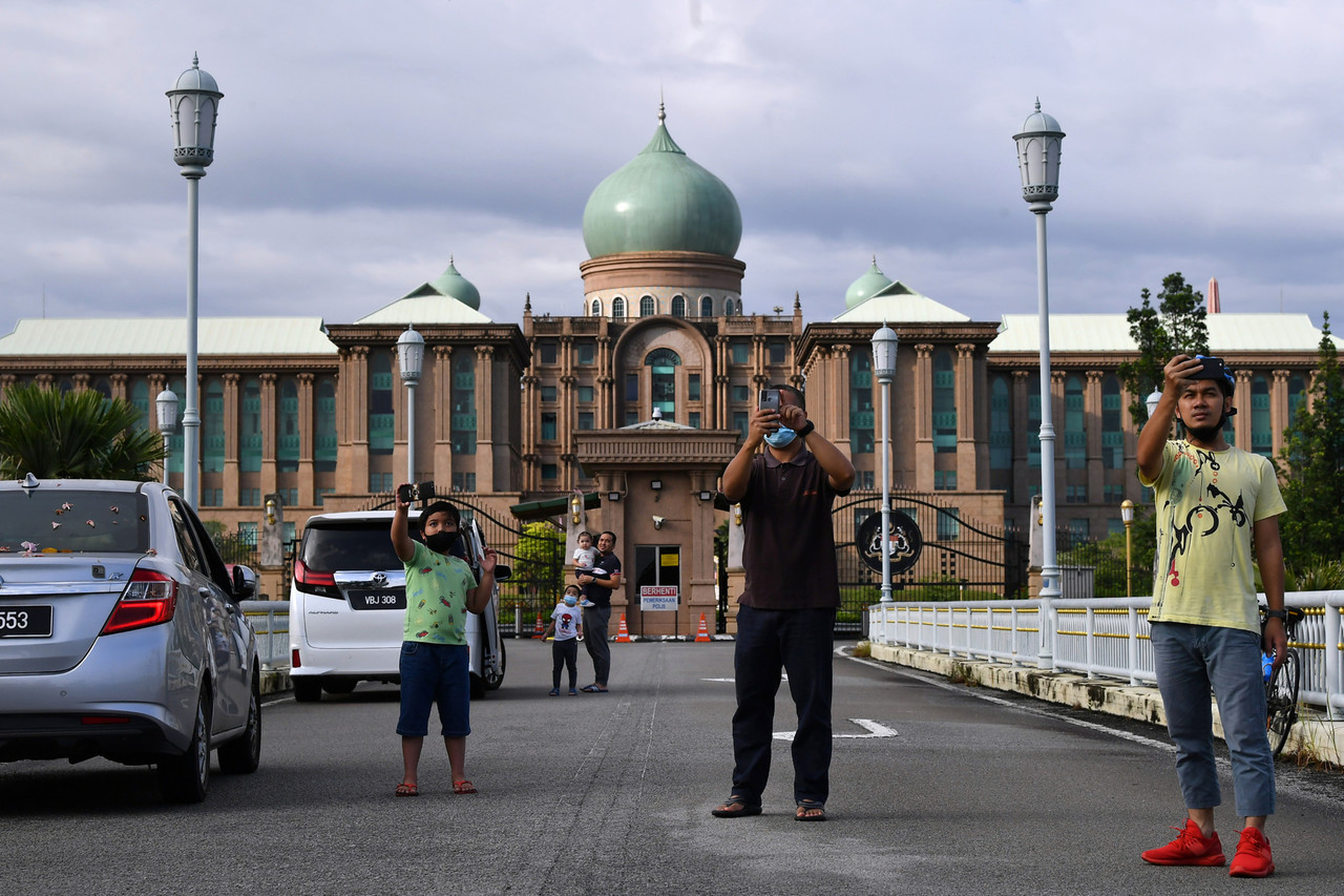 Orang ramai hadir sambut Hari Kemerdekaan di Putrajaya, SOP ketat