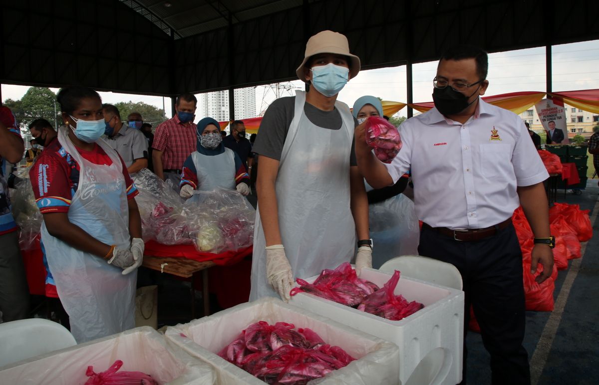 雪州派发食物篮 助20万贫户获温饱