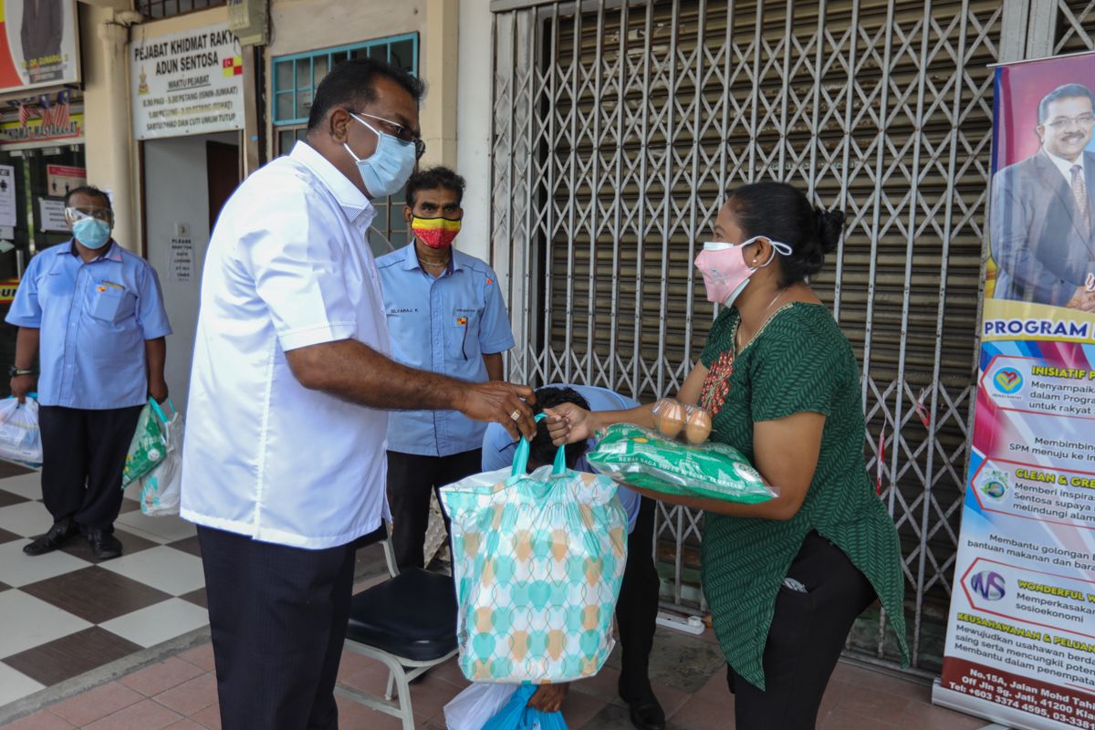 சிலாங்கூர் அரசின் உதவித் தொகையைப் பெற 200 வெள்ளி கட்டணமா? கும்பலுக்கு எதிராக குணராஜ் போலீஸ் புகார்