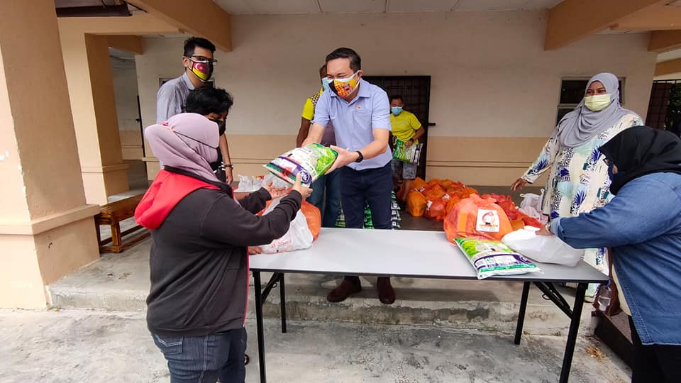 DUN Kinrara agih lebih 5,000 pek makanan, ringan beban penduduk