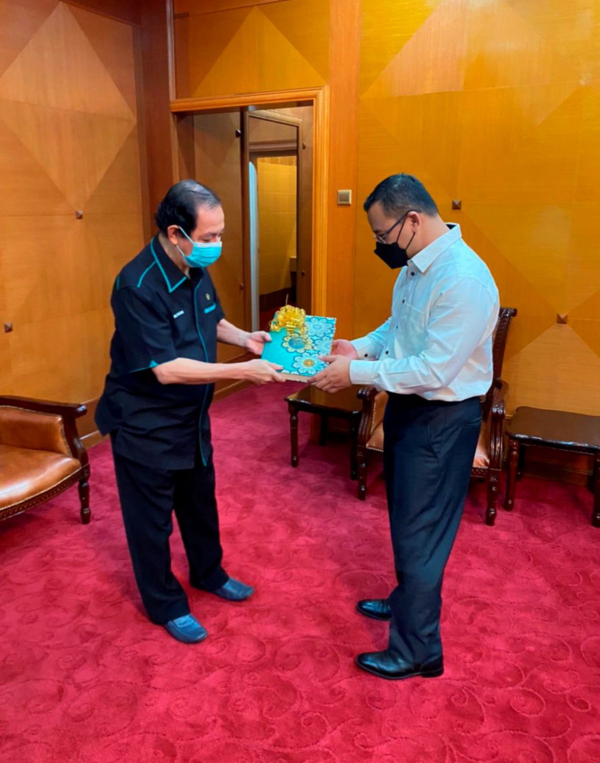 கோவிட் -19 தொற்று எதிராக  சுகாதார நடவடிக்கைகளை மேற்கொள்ள சுமார் 1,000  தொண்டர்களுக்கு பயிற்சி