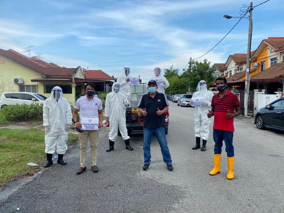 கிள்ளான் கவுன்சிலர் ஆதி சரவணன் ஏற்பாட்டில் பண்டமாரானில் கிருமி நாசினி தெளிப்பு