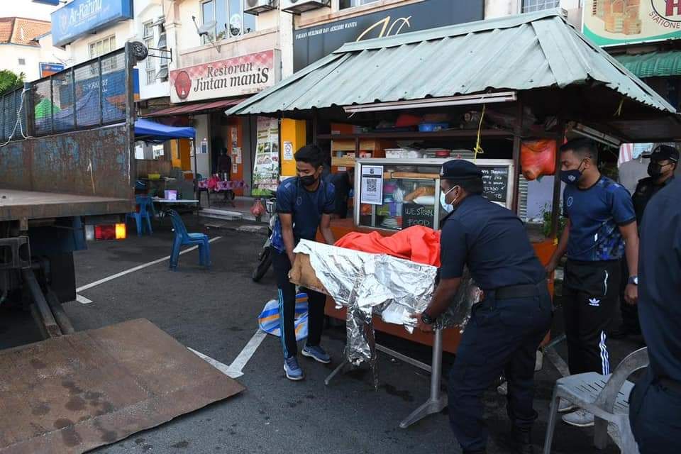 占用公家空间滋扰民生 16小贩遭充公货物