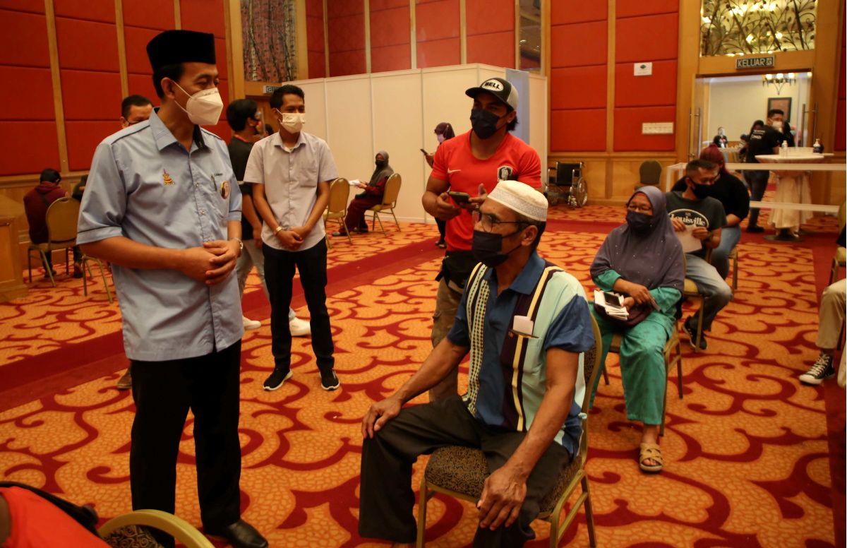 சுங்கை காண்டீஸ் தொகுதி மக்களுக்கு 2,000 உணவுக் கூடைகள் விநியோகம்