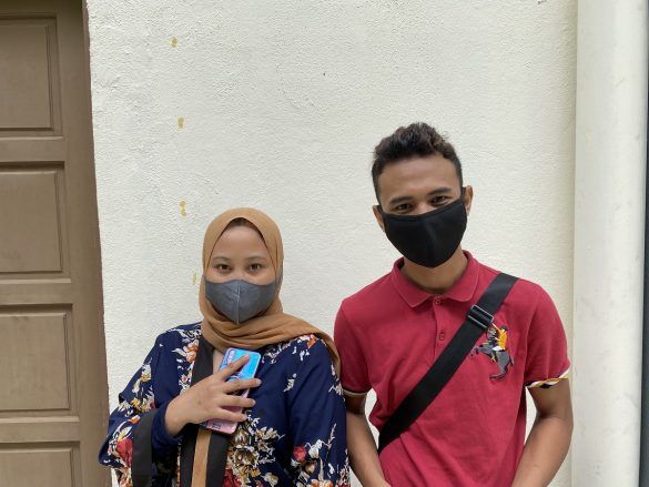 கட்டுமானத் தொழிலாளி நேற்று முழுமையான டோஸ் தடுப்பூசியைப் பெற்ற பிறகு பணிக்குத் திரும்புவதில் உற்சாகமாக உள்ளார்