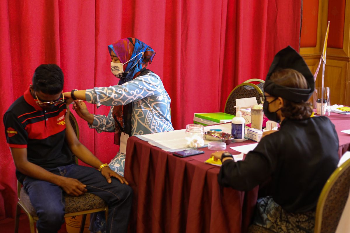 82.5 peratus penduduk dewasa lengkap vaksinasi setakat semalam