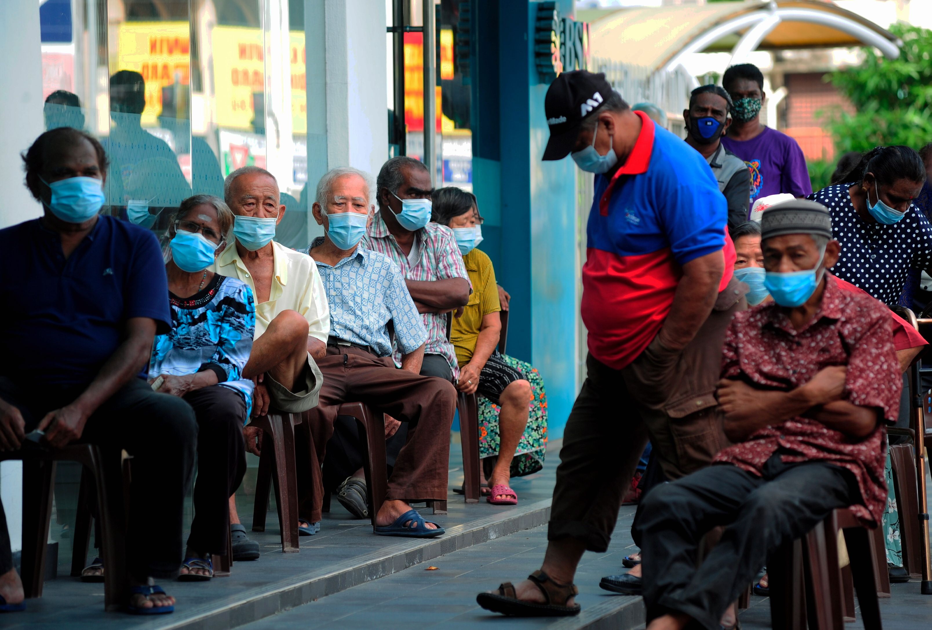 冠病昨日通报1372宗3人死