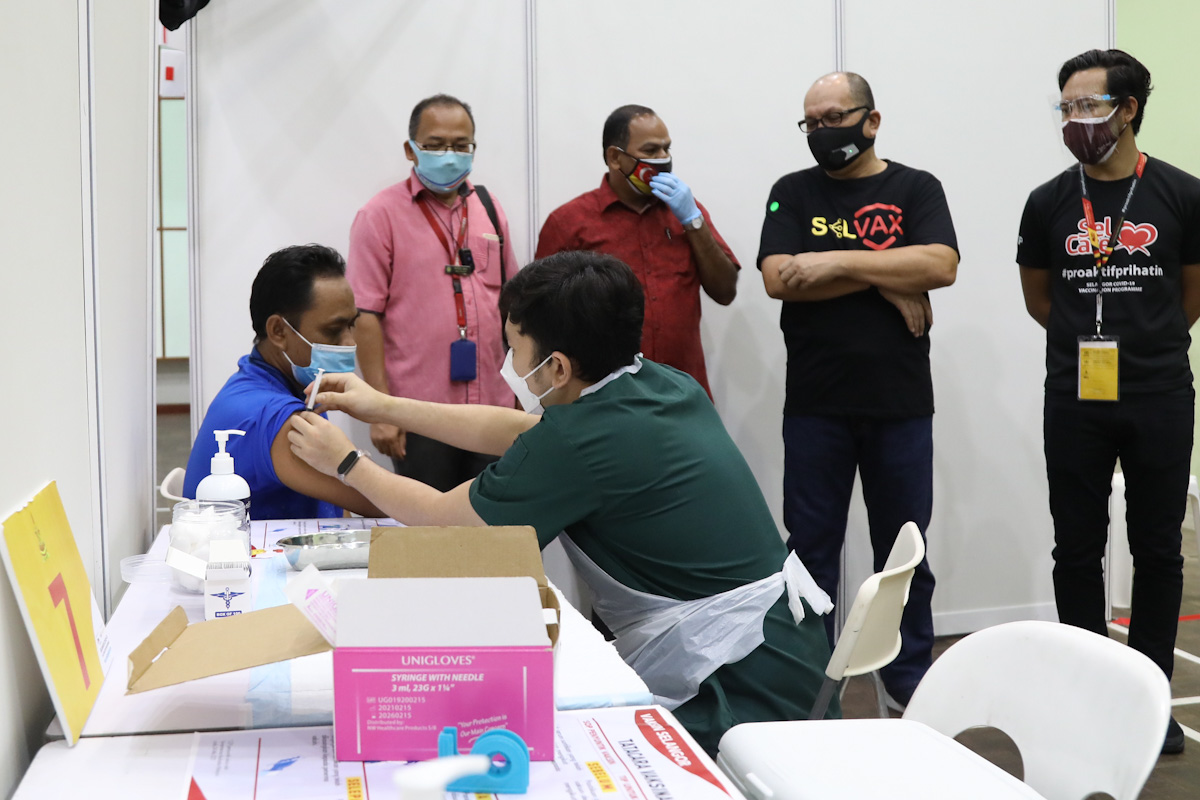 Hadir tanpa janji temu, DUN Pandan Indah sasar 2,500 individu divaksin