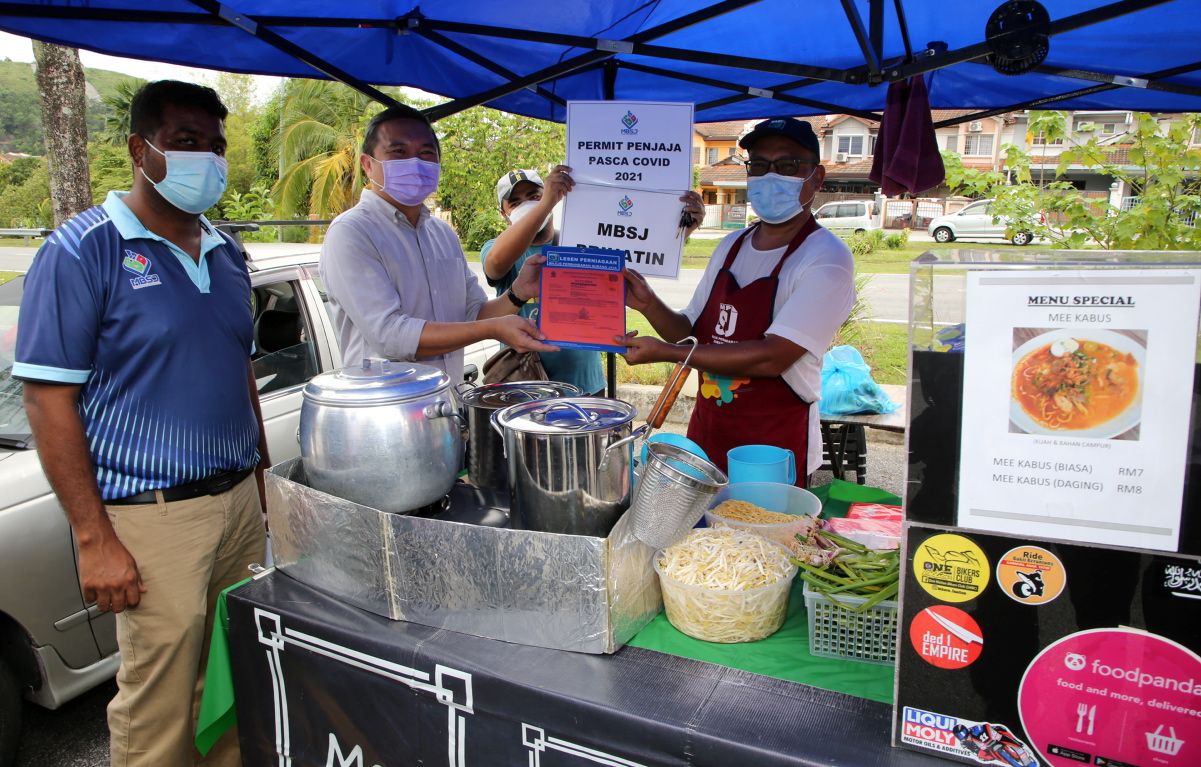 黄思汉：各领域重开.人民重回工作岗位 临时小贩执照交由地方政府审核是否继批