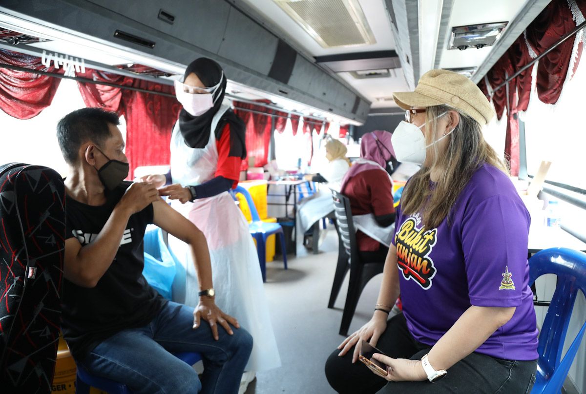 நோய்த் தொற்று காலத்தில் 10,000 குடும்பங்களுக்கு புக்கிட் லஞ்சான் தொகுதி உதவி