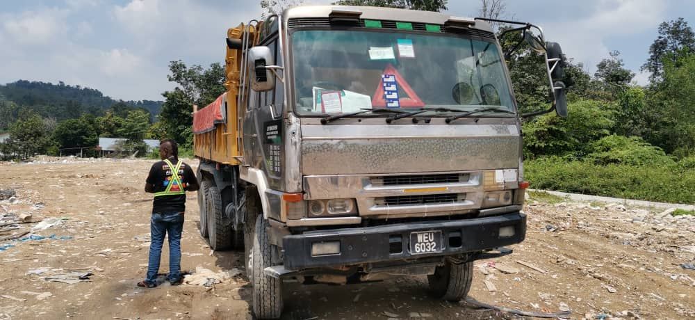 2回收公司非法丢垃圾被捉个正着 各罚1900令吉