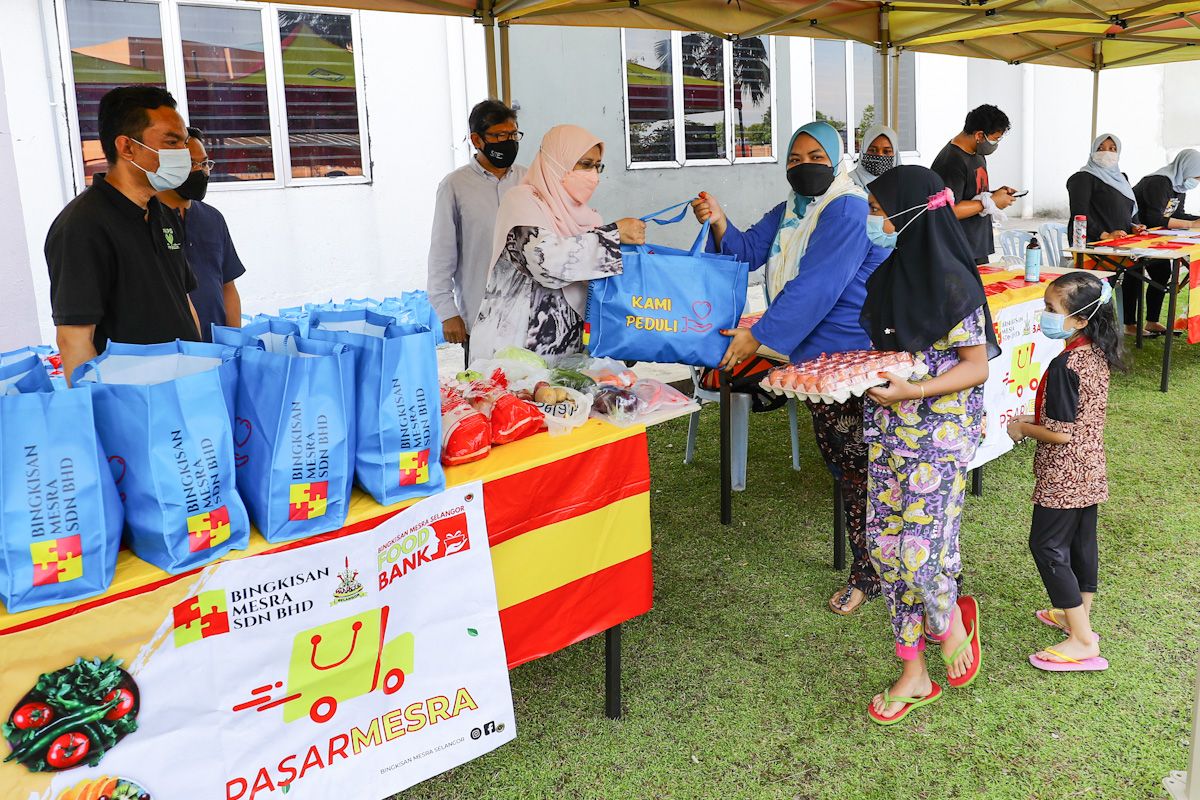 廉价屋区推出“友善巴刹”  低市价两倍售粮食助民