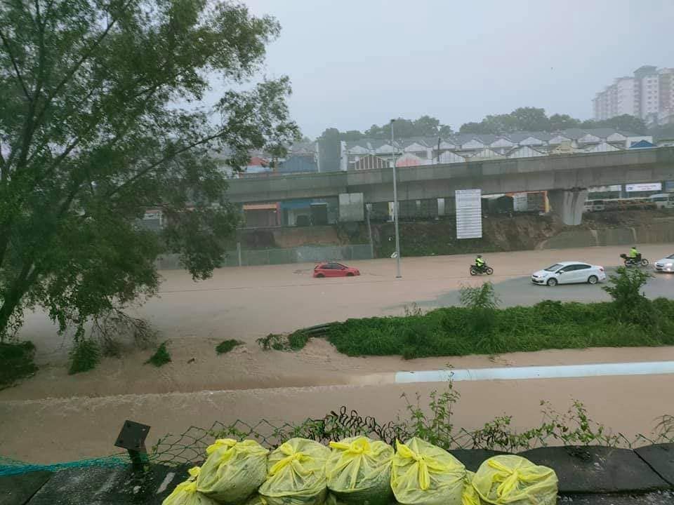 雪政府与地主博大洽商 校园内建新防洪池解水患