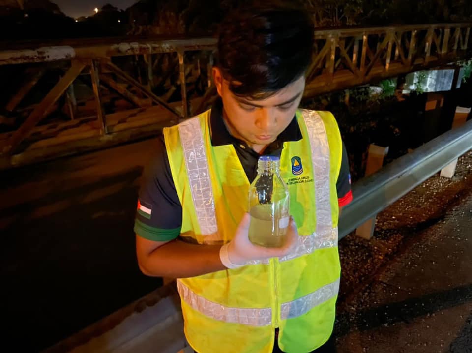 Luas collects samples from Sungai Semenyih