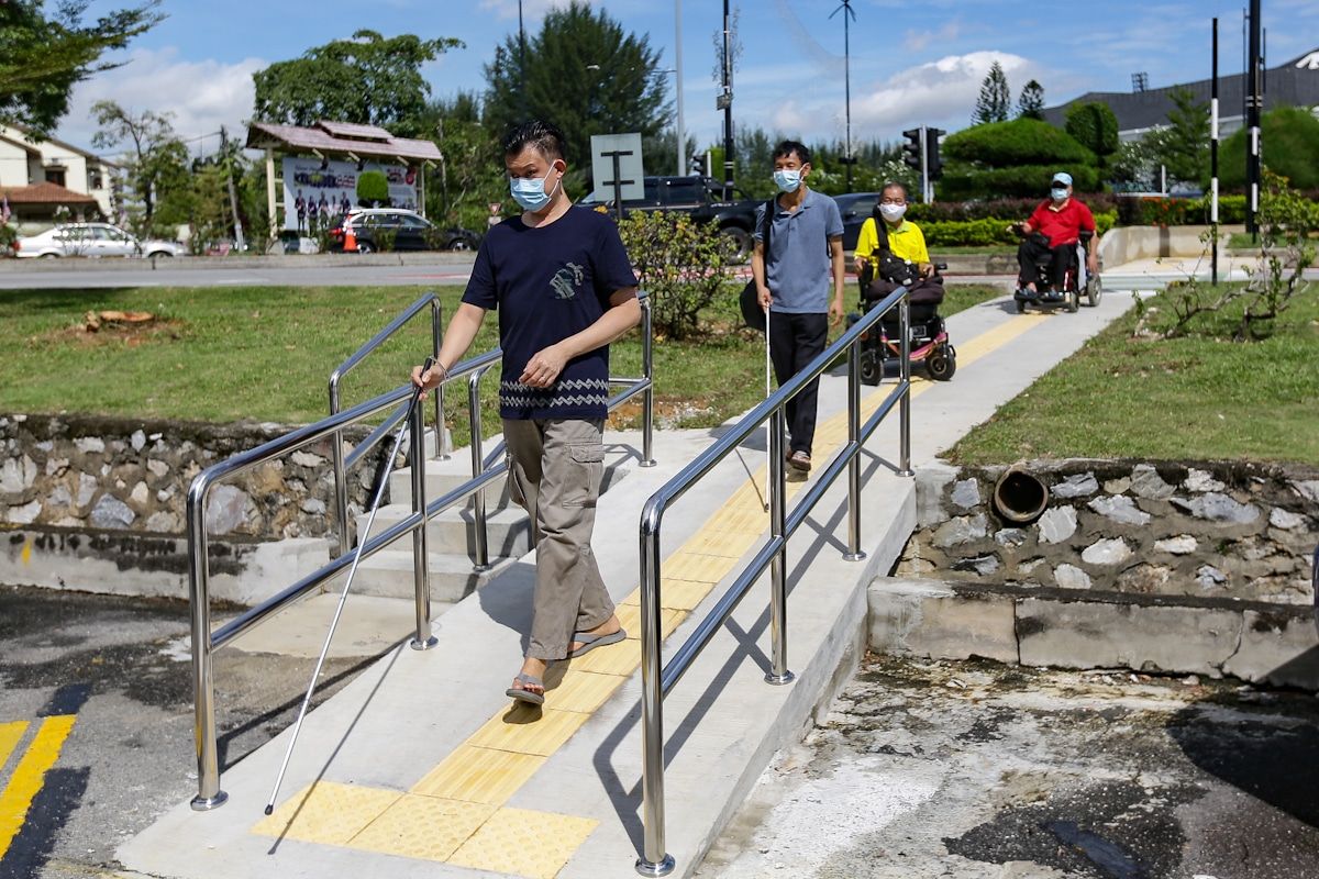 994 மாற்றுத் திறனாளிகள் 500 வெள்ளி உதவித் தொகையைப் பெற்றனர்