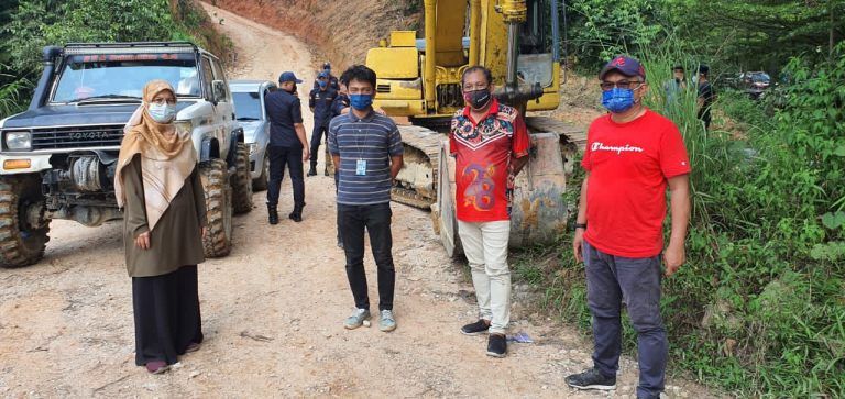 安邦水晶山私人地推泥机 今午被扣押带走