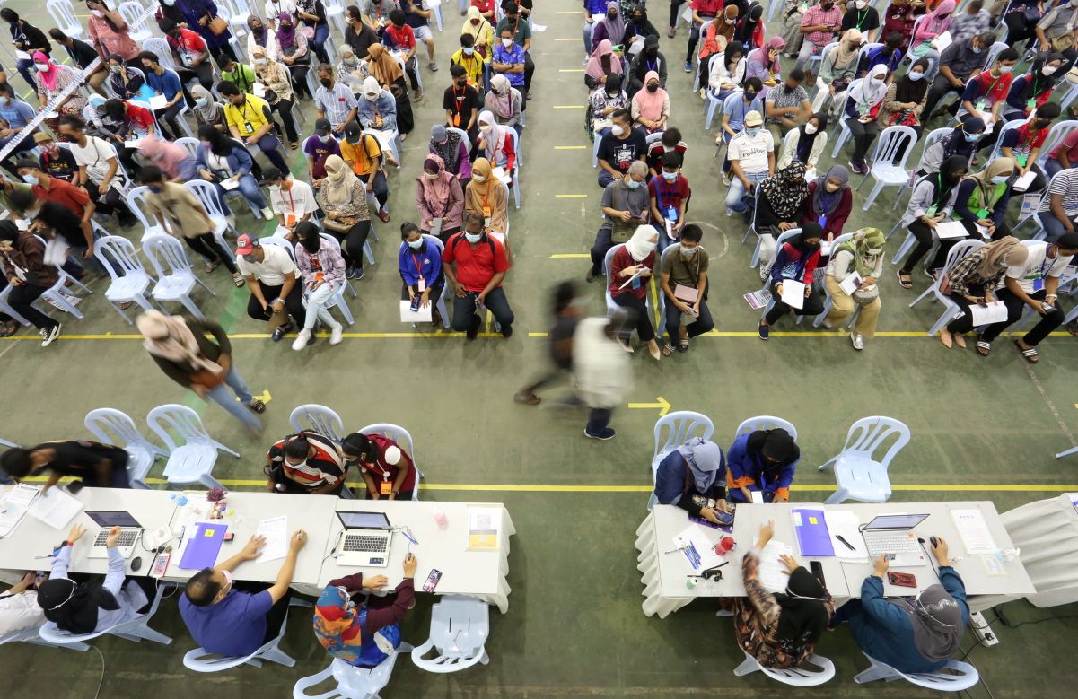 全国78.7%人口完成2剂接种 逾1171万人打了加强剂