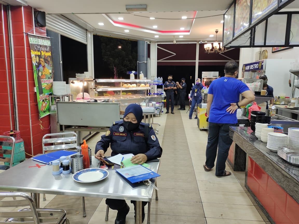 Gagal patuh SOP, tujuh premis makanan di Banting kena kompaun