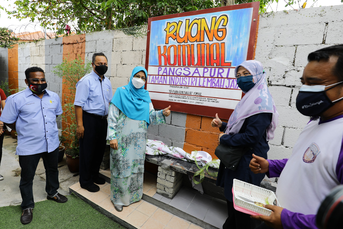 Enam ruang komunal siap, sedia laman rehat penghuni rumah kos rendah