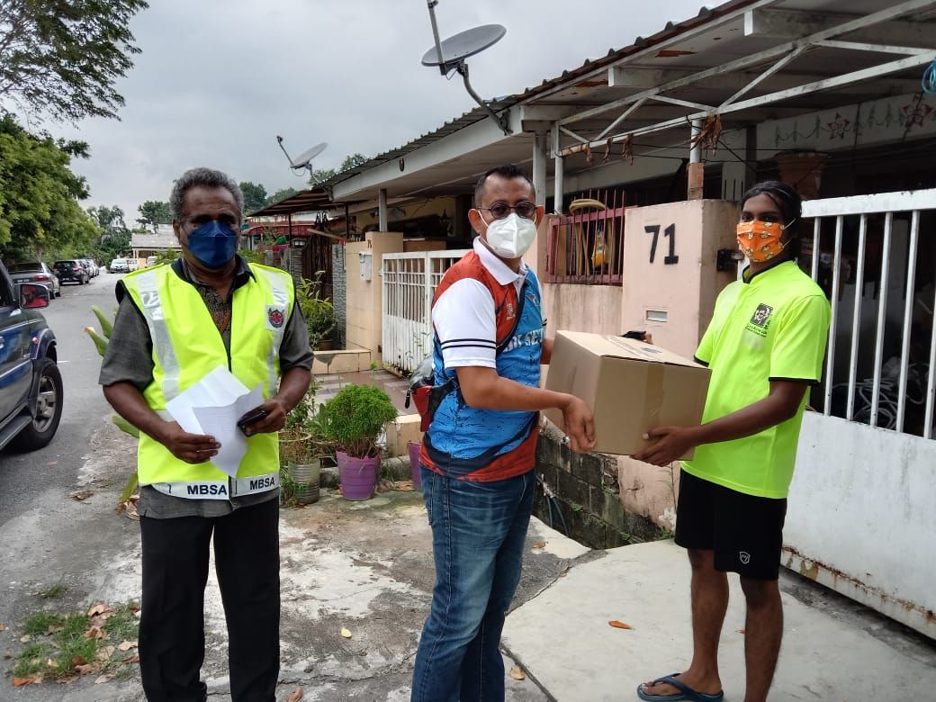 கோவிட்-19 நோய்ப் பரவலால் பாதிக்கப்பட்ட தாமான் கிளேன்மேரி குடியிருப்பாளர்களுக்கு உதவி