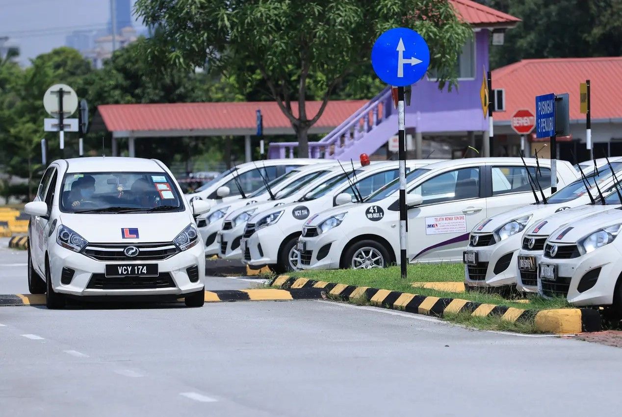 7月起降低拥车证印费  陆兆福：教学车每年一检