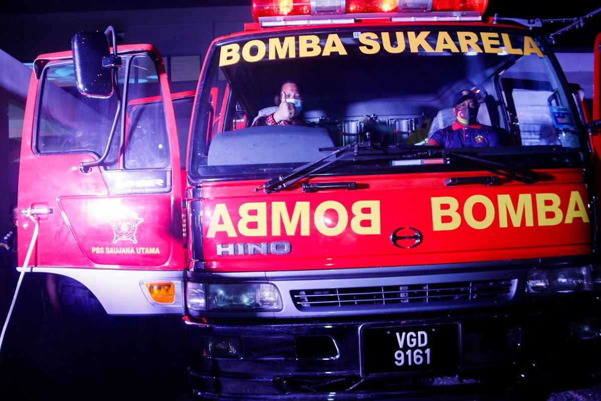 சிப்பாங் மாவட்ட காவல்துறை தலைமையகத்தின் முதல் மாடியில் தீ விபத்து ஏற்பட்டது