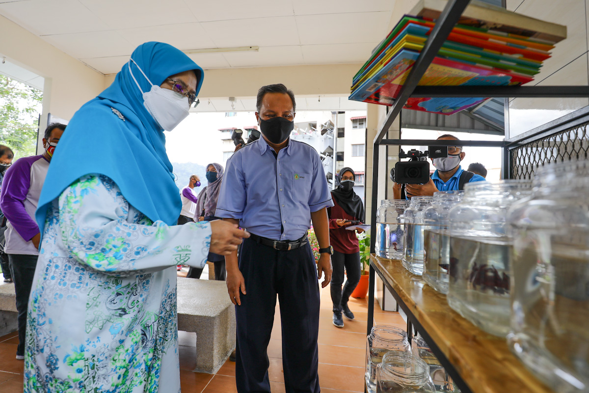 Dari pondok buang perabot kini jadi lokasi rehat, rewang penduduk