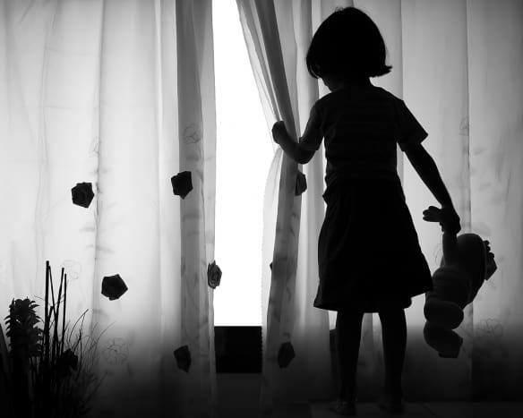 疫情致家破人亡  4422人沦单亲孩童.154人沦孤儿