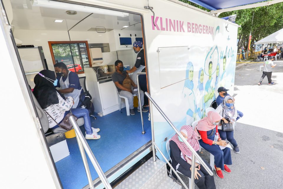 Selvax mobile visits Pasar Awam Dengkil