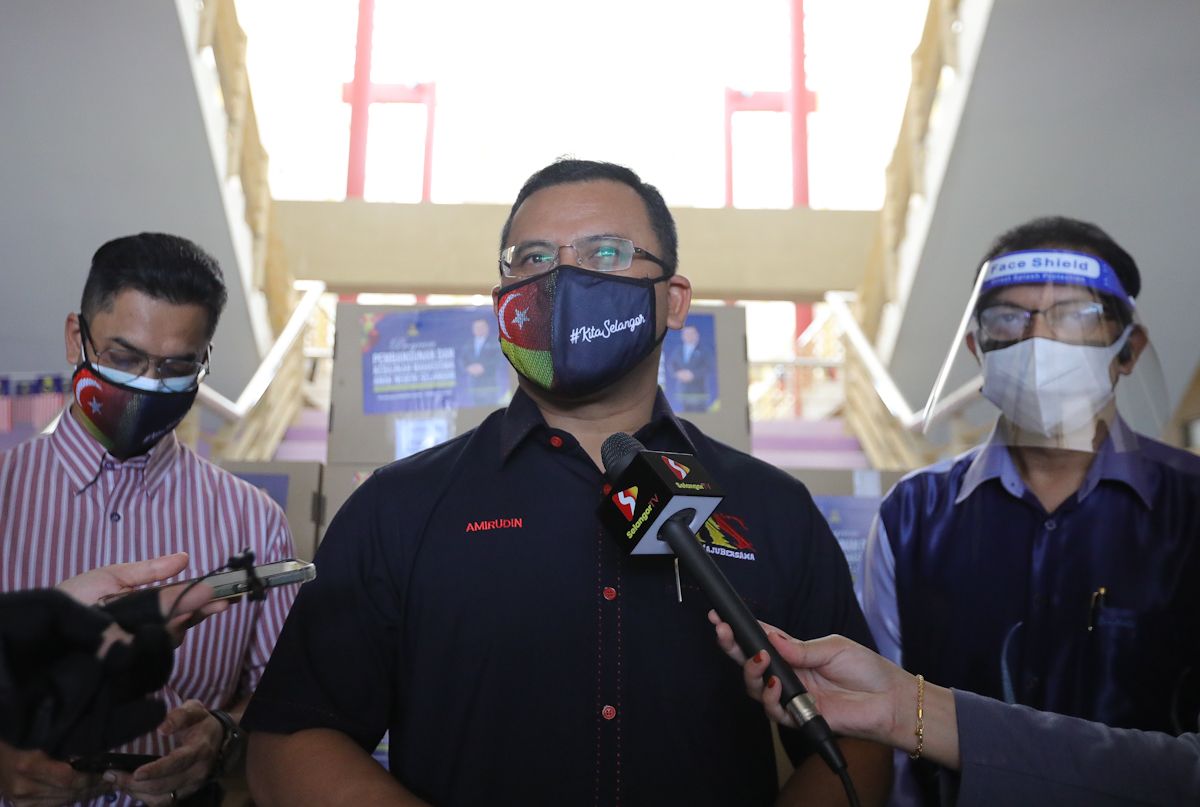 கெடா, சகதி வெள்ள நிவாரணப் பணிகளுக்கு சிலாங்கூர் 100,000 வெள்ளி நன்கொடை