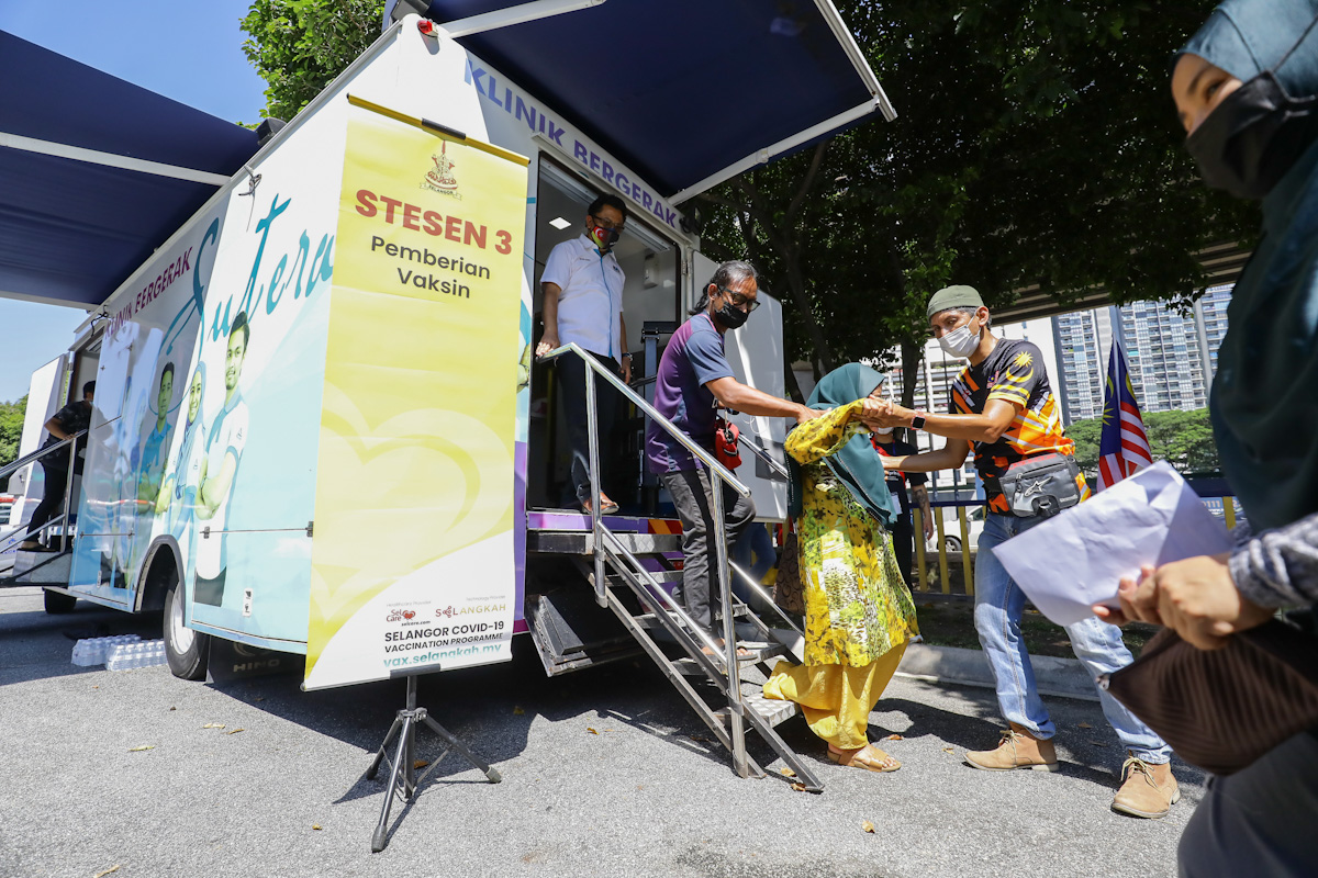 Sibuk urus enam restoran tidak halang wanita sertai sukarelawan