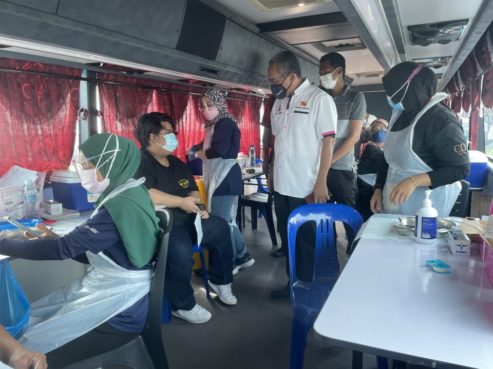 Encouraging turnout in Dengkil for vaccine shots