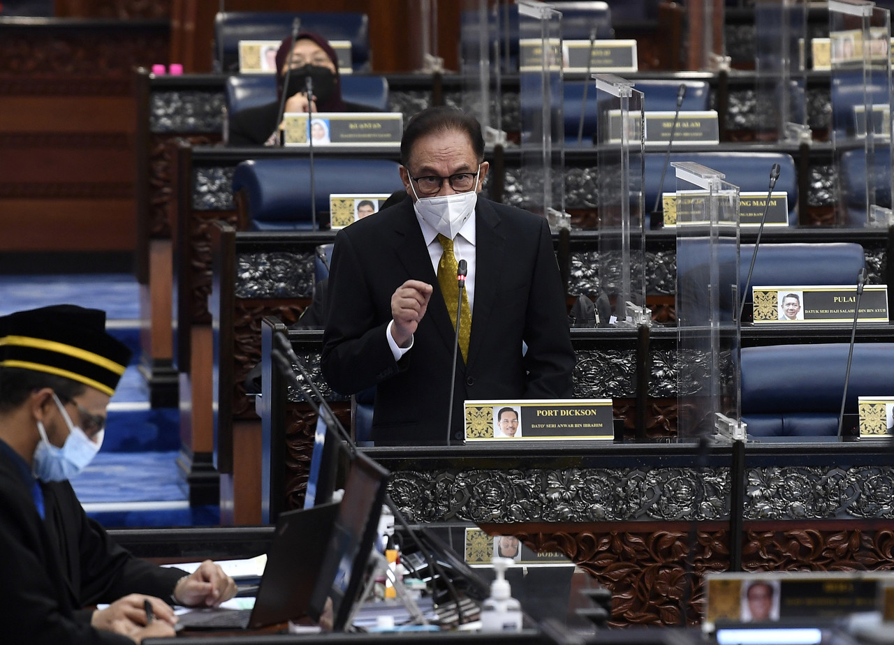 Anwar: Kaji semula sasar pendapatan isi rumah RM10,000, pengangguran tinggi