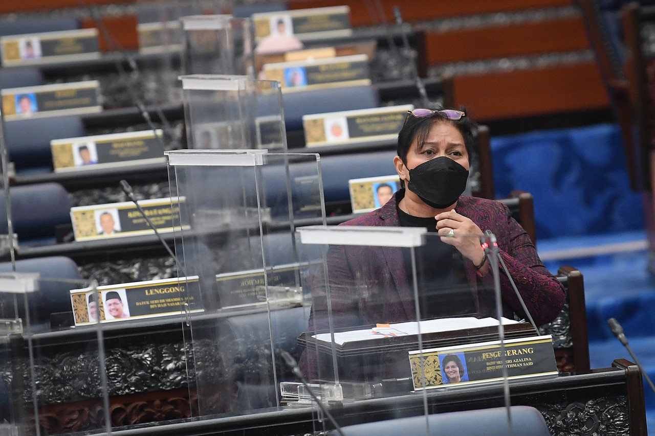 Kerajaan jangan rahsia data Covid-19, kongsi bersama ahli Parlimen - Azalina