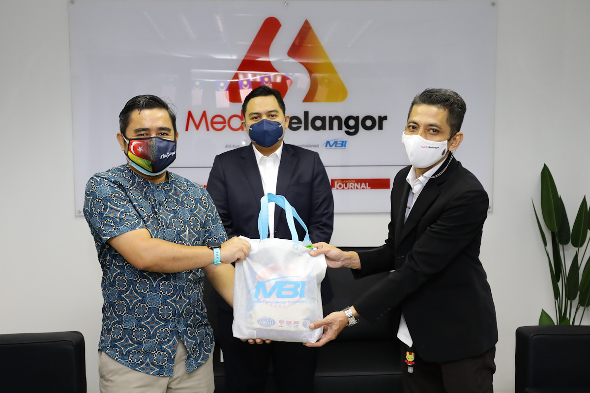 MBI sumbang 100 pek makanan kepada kelab Media Selangor