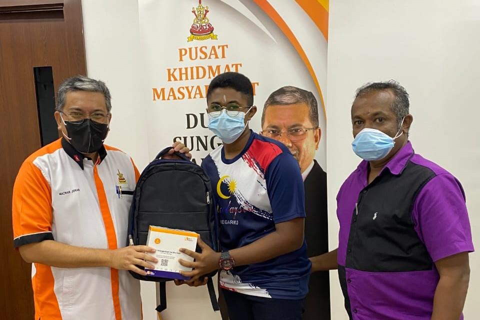 DUN Sungai Ramal belanja RM15,000 sumbang komputer riba kepada pelajar