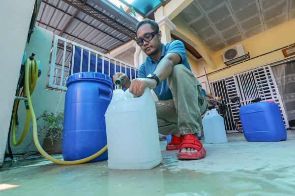 雪水务管理局授招 提醒民众储水备用