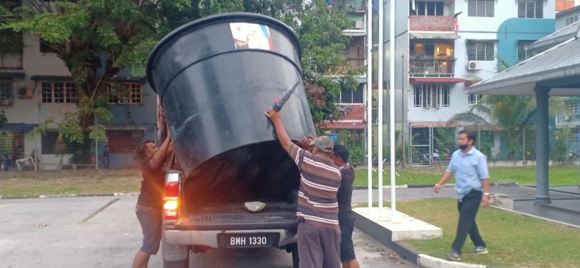 Wakil rakyat sedia tangki air demi kemudahan penduduk