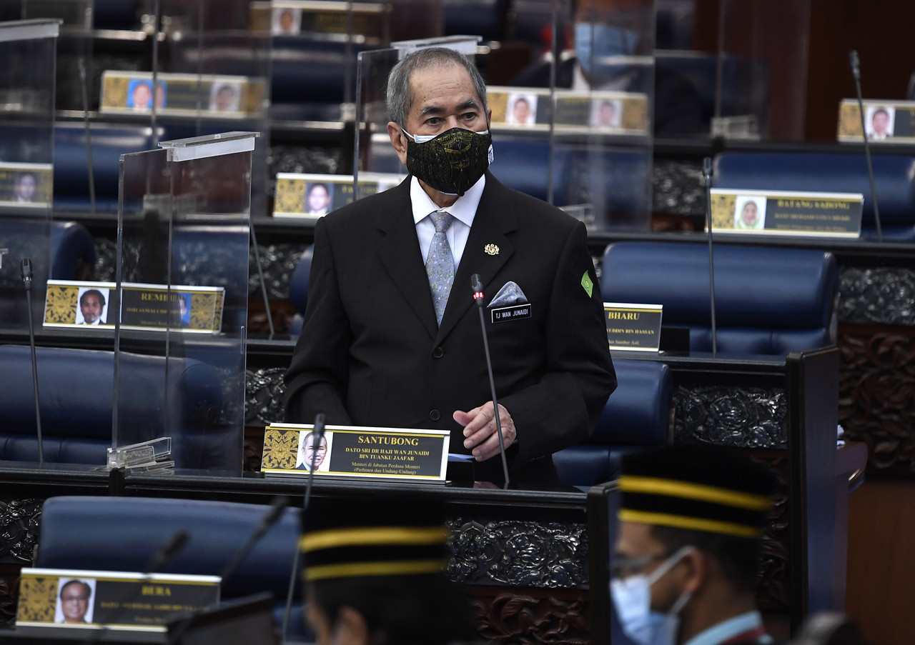 Wakil rakyat boleh berbaju batik ke Parlimen setiap Khamis