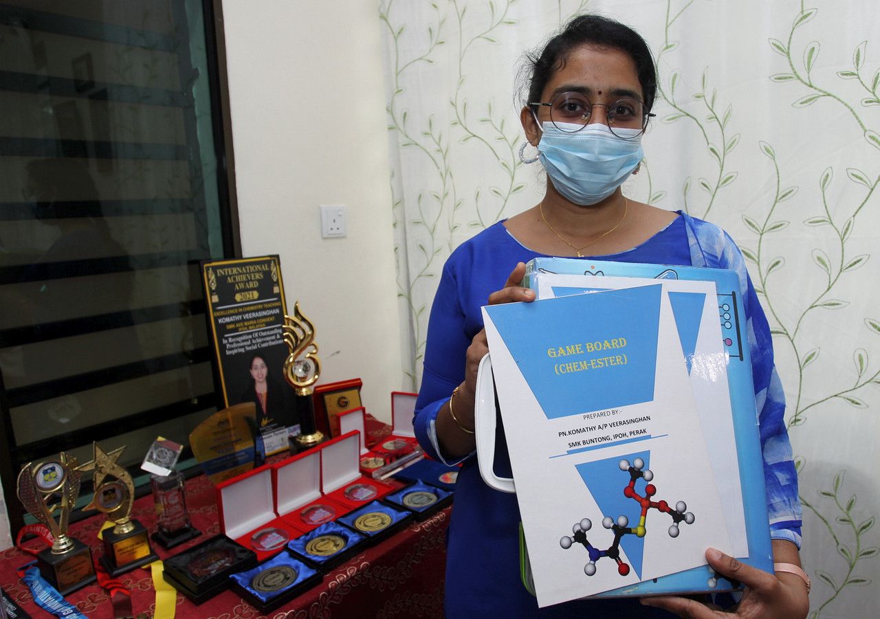 2021 ஆம் ஆண்டிற்கான அனைத்துலக ஆசிரியர் விருதை திருமதி கோமதி வென்றார்