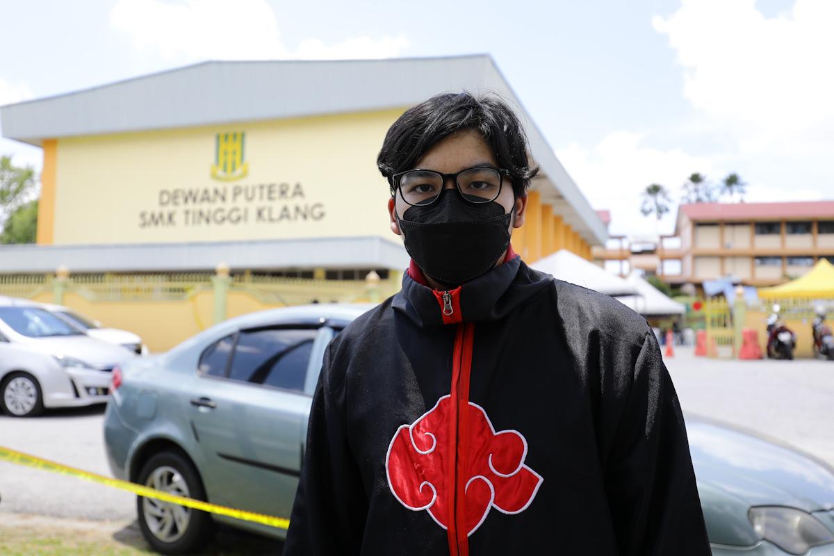 Remaja pakai kostum Naruto terima vaksin gamit tumpuan ramai