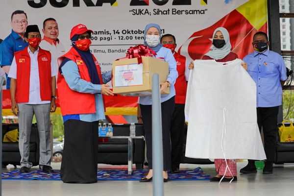 Selgate捐2800防护衣给社区卫生义工