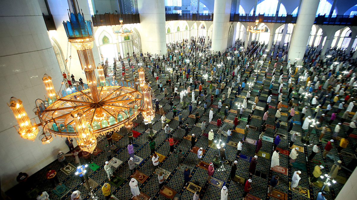 Sultan Selangor perkenan bilangan jemaah di masjid, surau ditambah