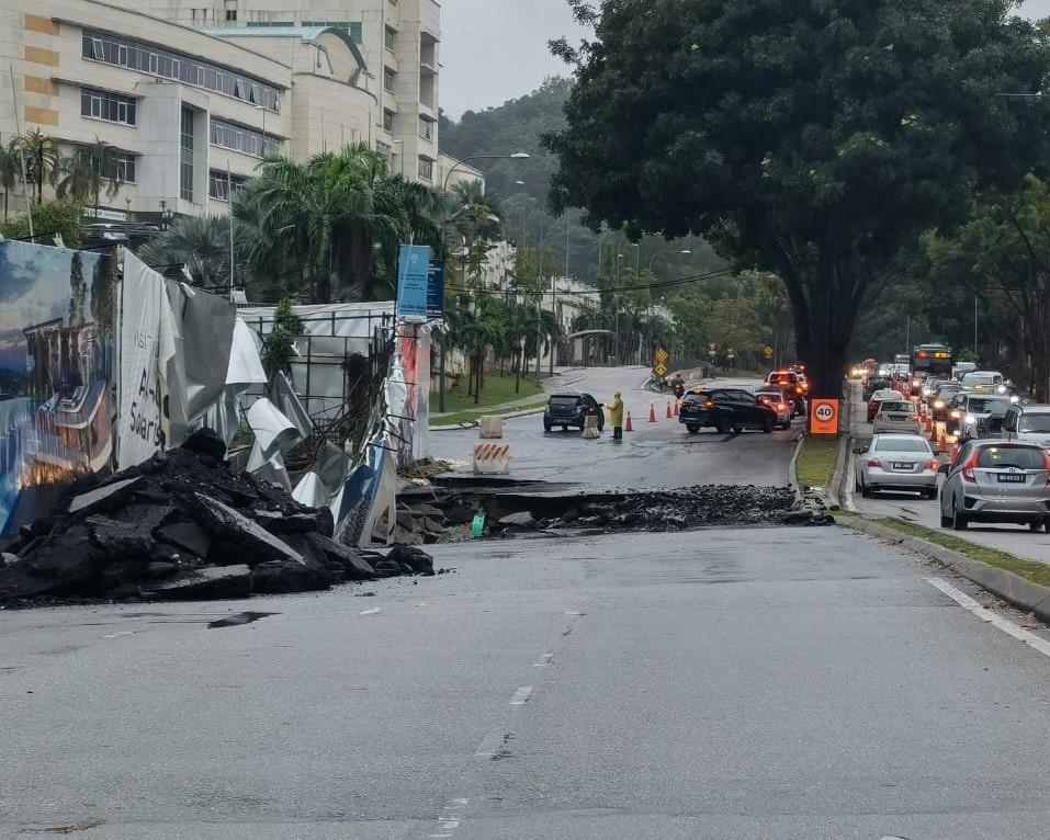 Tanah mendap, laluan Sri Hartamas 1 ditutup sepenuhnya