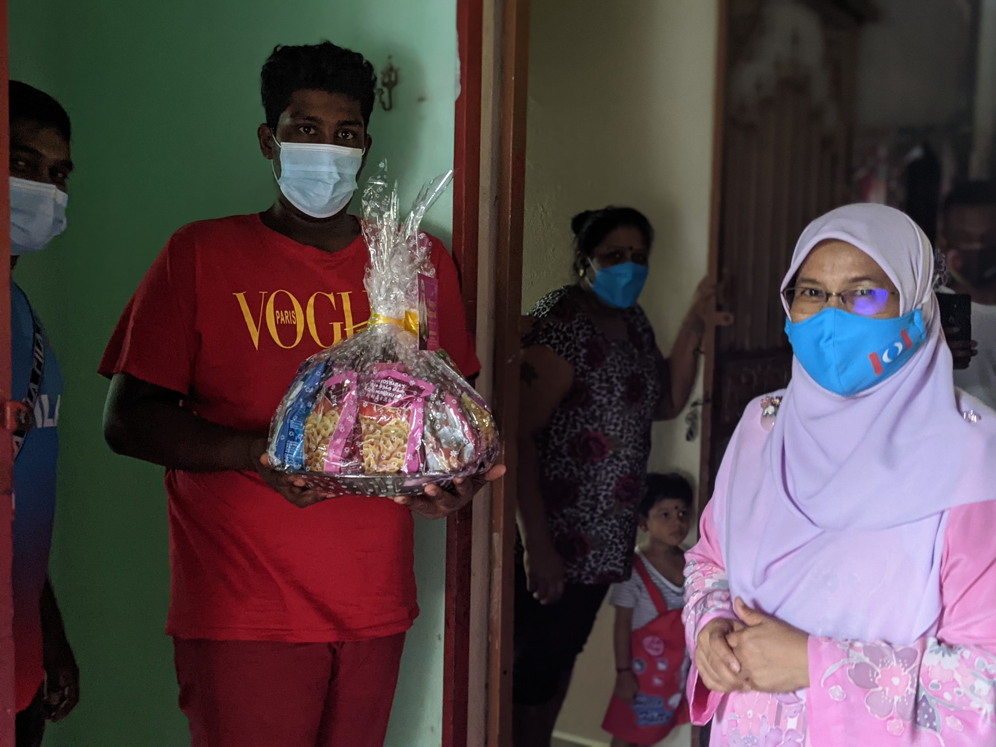 Komuniti India di Ampang terima hamper sempena Deepavali