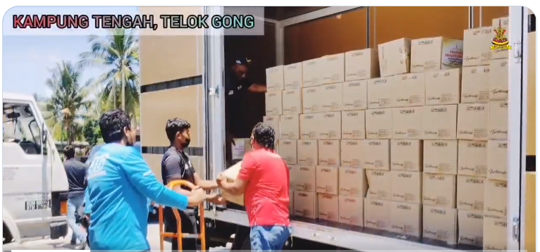 DUN Pelabuhan Klang terima 700 kotak makanan asas sumbangan MB